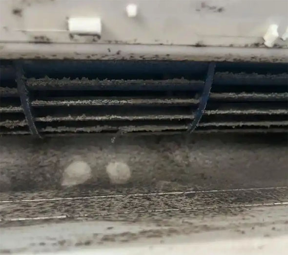 大足空调吹的风有股烧焦味是怎么回事